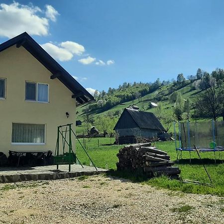 Вилла Casa In Curte La Zavate Бран Экстерьер фото
