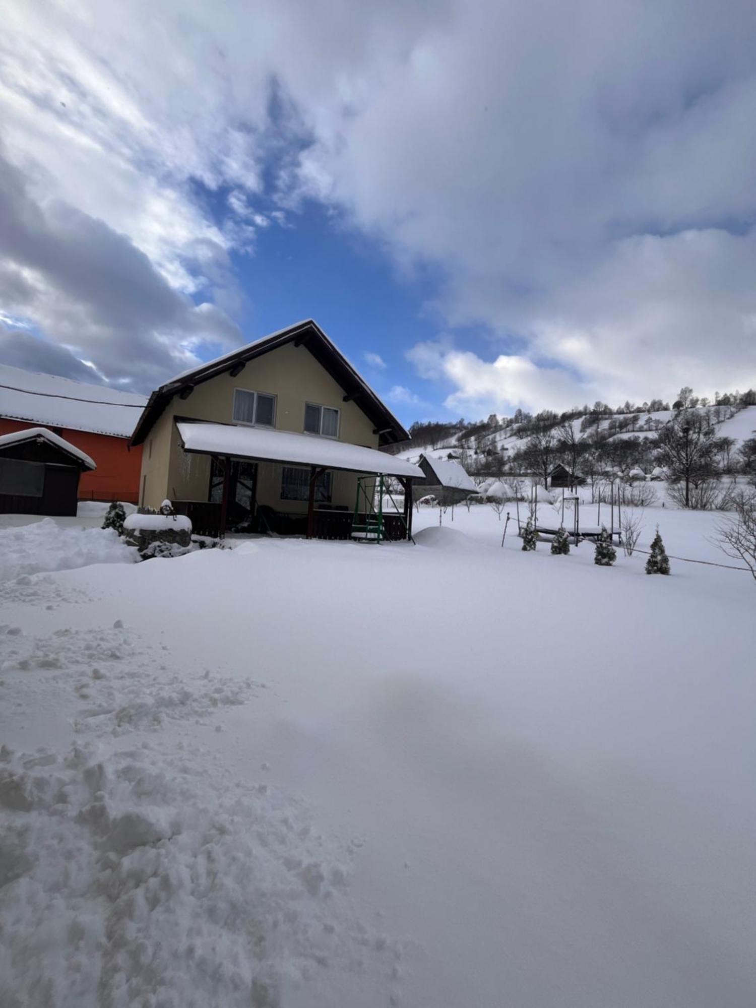 Вилла Casa In Curte La Zavate Бран Экстерьер фото